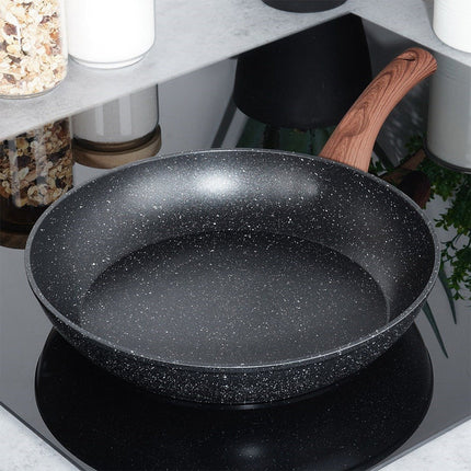 Non-stick koekenpan uit keukenbundel van HomeLush